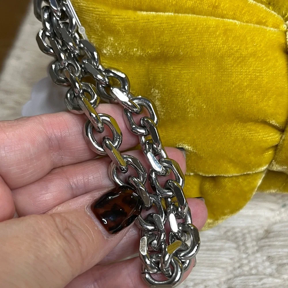 Juicy Couture reposhing this
